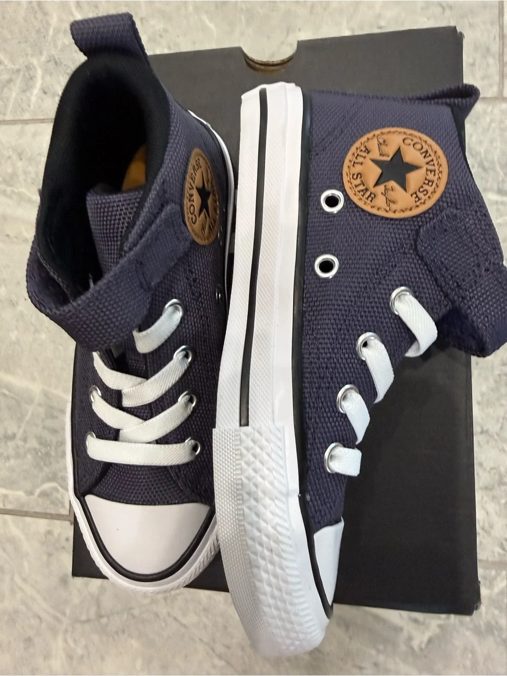 New boys Sz 12 Converse High Top Shoes No tie